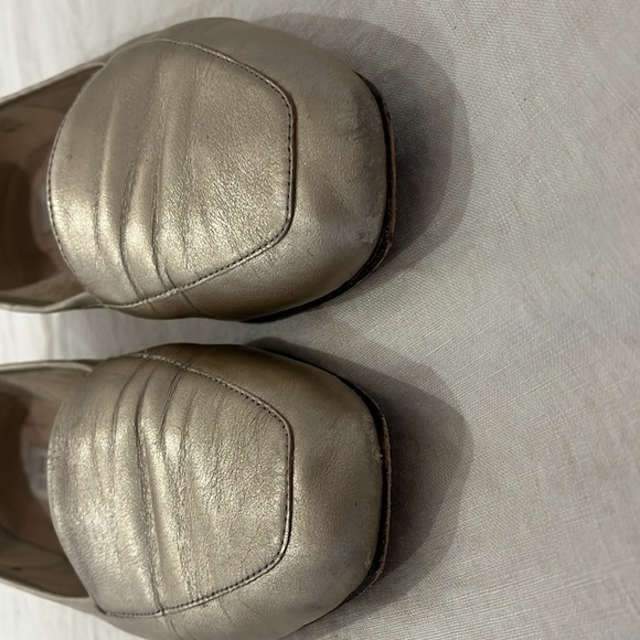 Vintage gold leather shoes - Picture 2 of 8